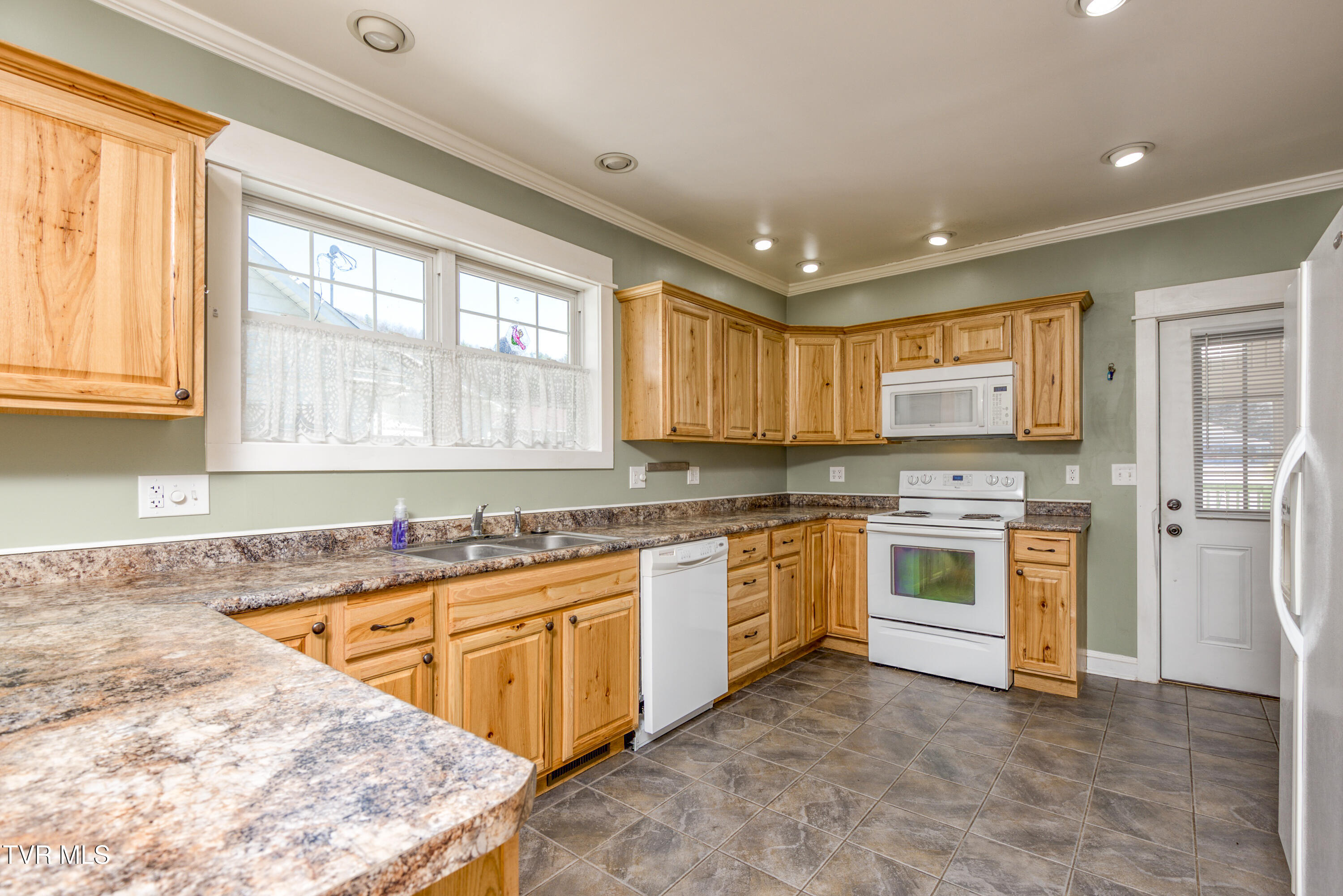 1022 Shady Avenue, Damascus, Virginia image 10