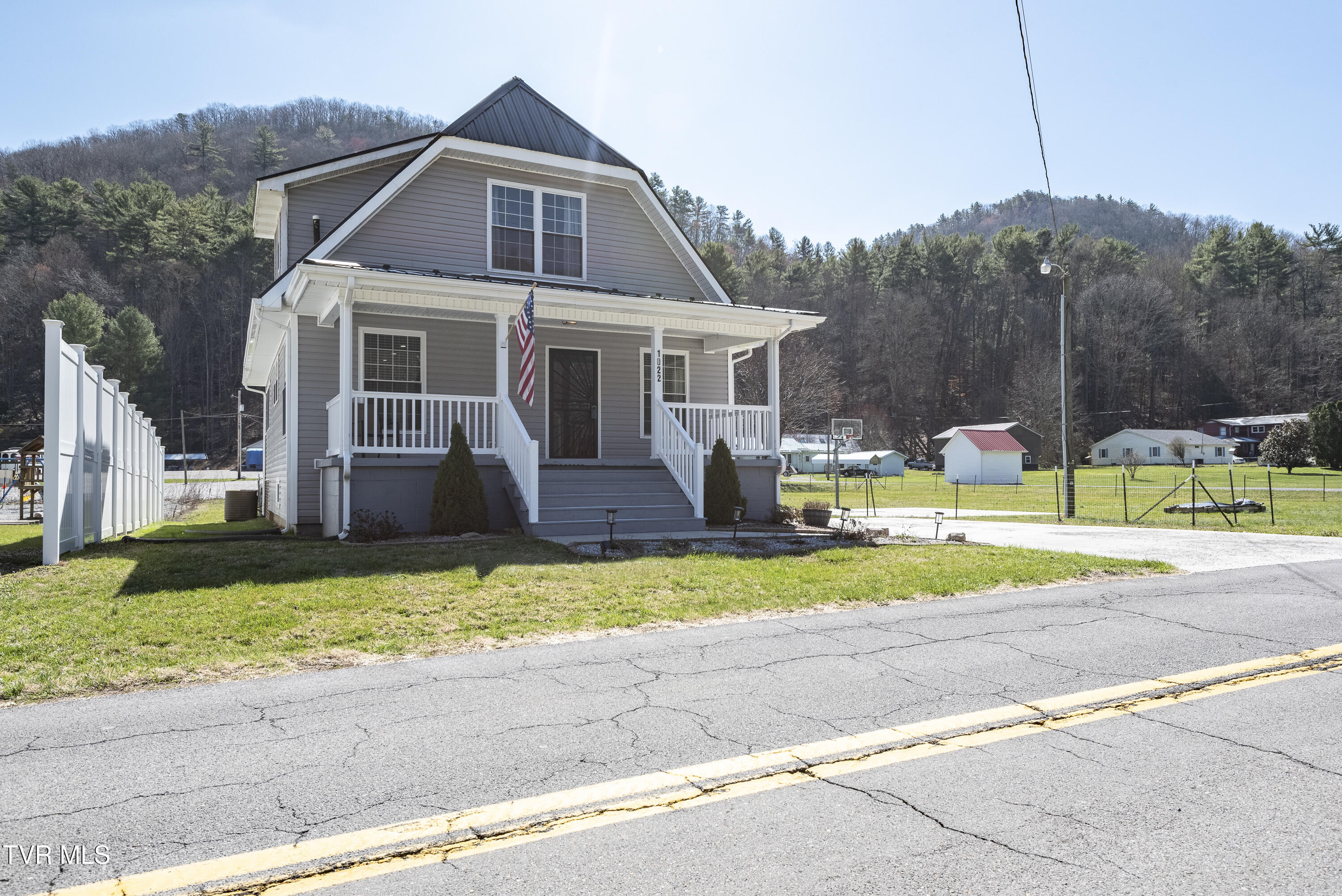 1022 Shady Avenue, Damascus, Virginia image 2