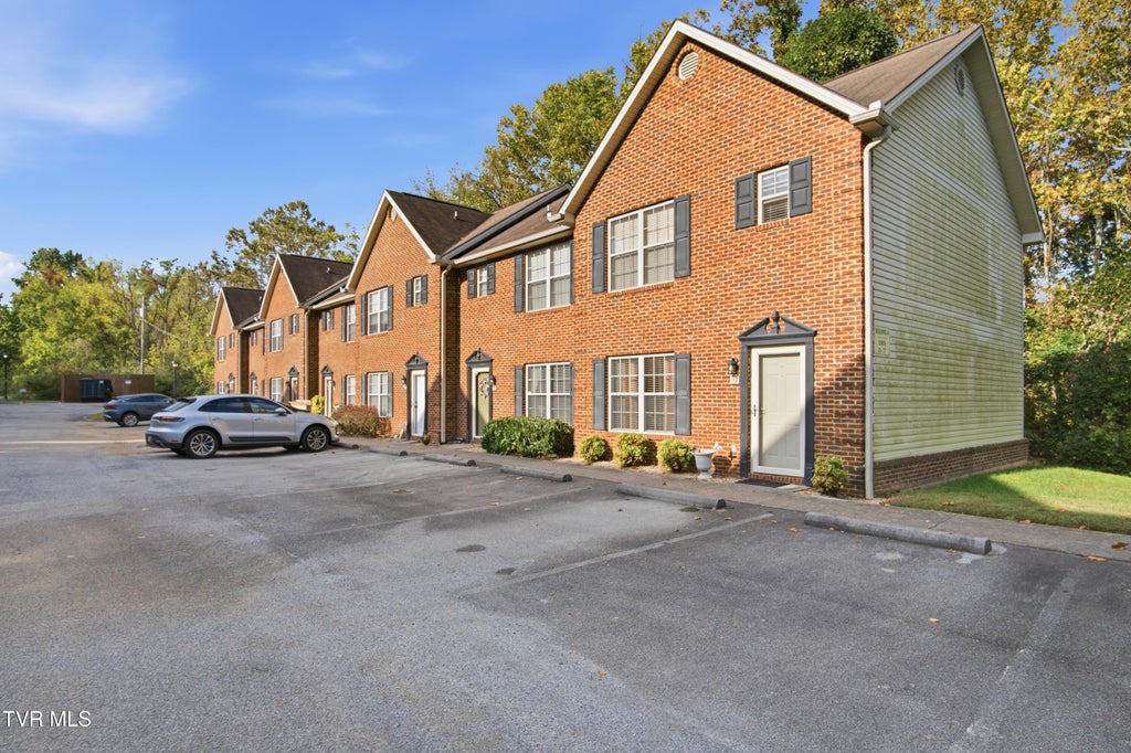 Photo of 1809 Lakeview Drive #Apt 25, Johnson City, TN 37601 (MLS # 10002159)
