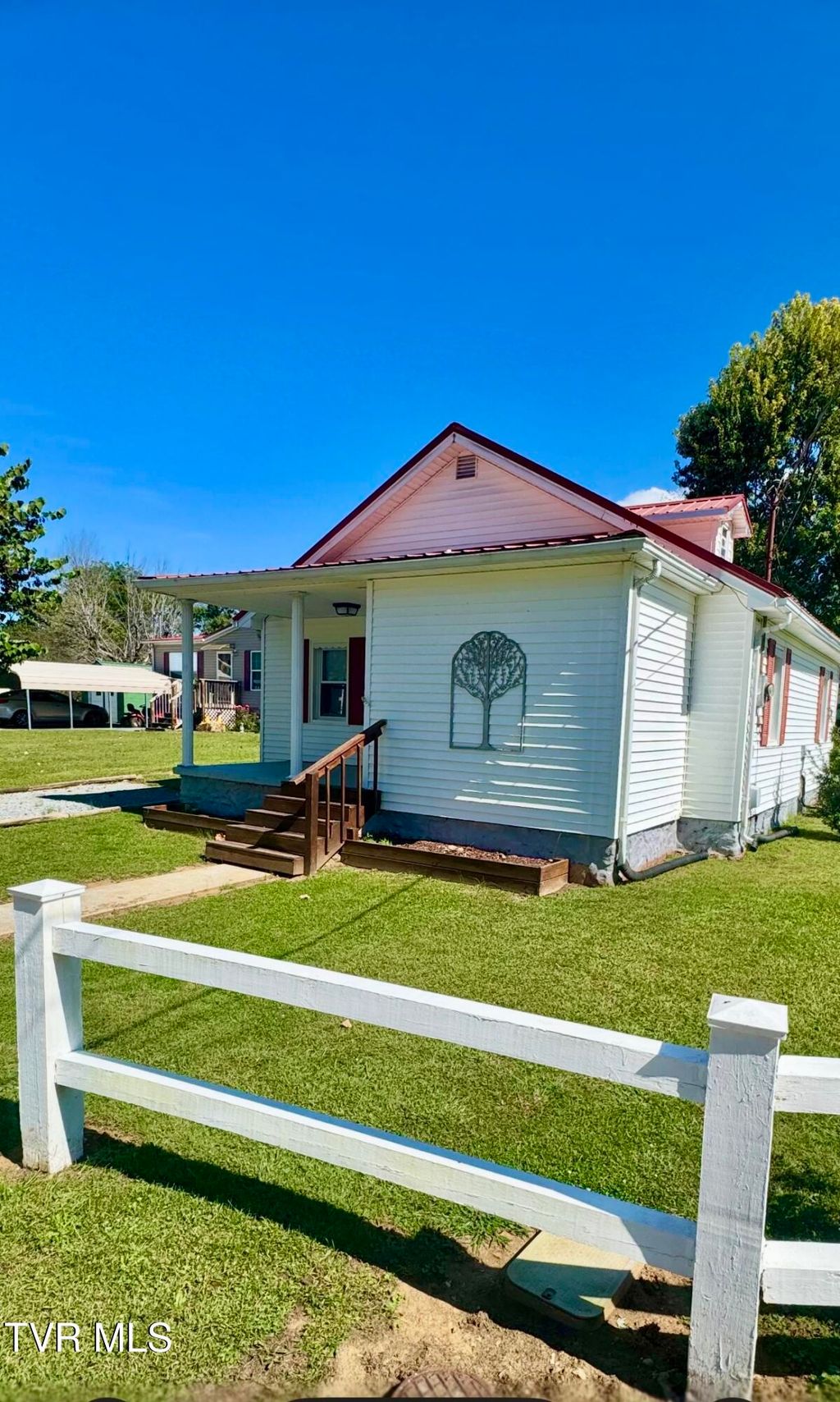 Photo of 136 Elliott Avenue, Erwin, TN 37650 (MLS # 9986634)