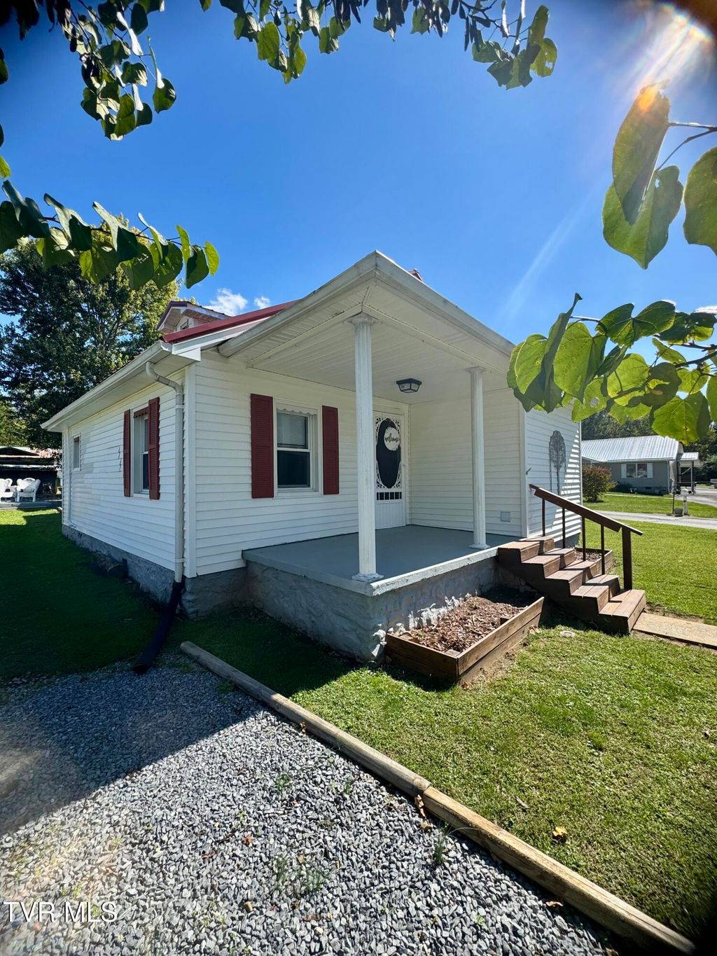 Photo of 136 Elliott Avenue, Erwin, TN 37650 (MLS # 9986634)