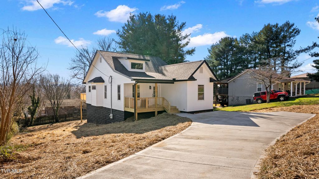 Photo of 1021 Ridgecrest Street, Morristown, TN 37814 (MLS # 9990454)