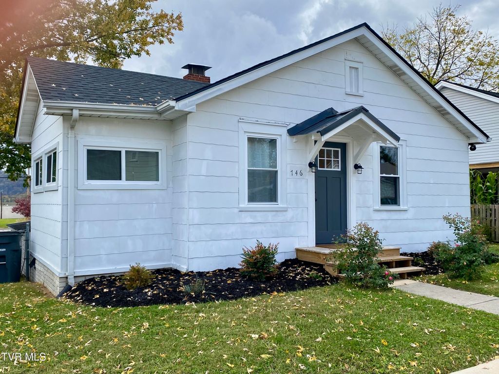 Photo of 746 Myrtle Street, Kingsport, TN 37660 (MLS # 9987888)