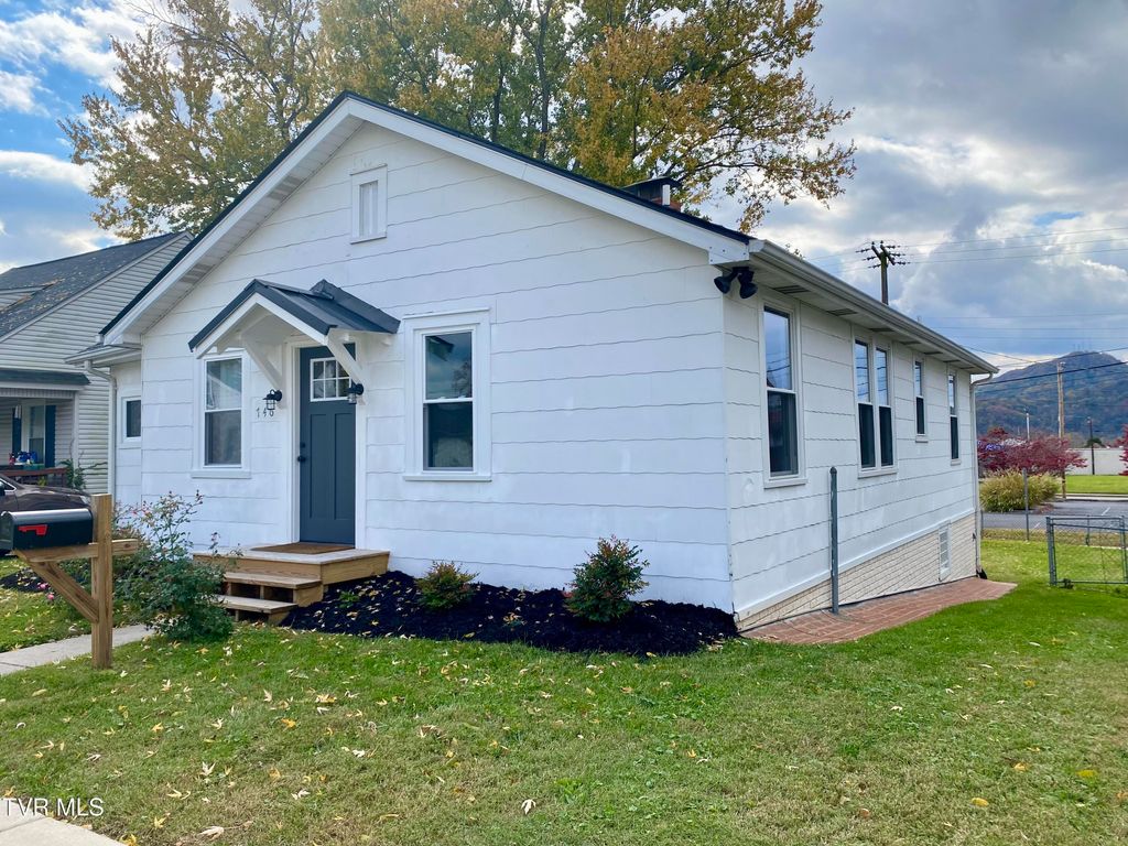 Photo of 746 Myrtle Street, Kingsport, TN 37660 (MLS # 9987888)