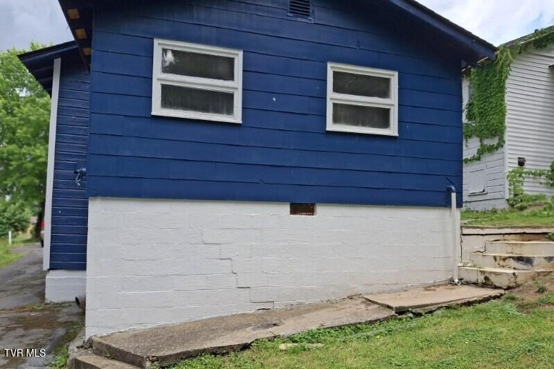 Photo of 617 Roan Street, Elizabethton, TN 37643 (MLS # 9996232)