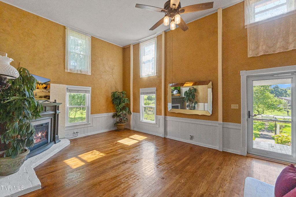 Photo of 1005 Old Snapps Ferry Road, Chuckey, TN 37641 (MLS # 9988826)