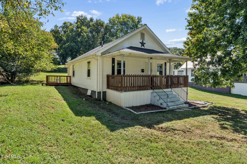 Photo of 1820 Ridgeway Drive, Kingsport, TN 37664 (MLS # 10001908)