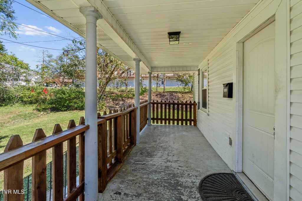 Photo of 1820 Ridgeway Drive, Kingsport, TN 37664 (MLS # 10001908)