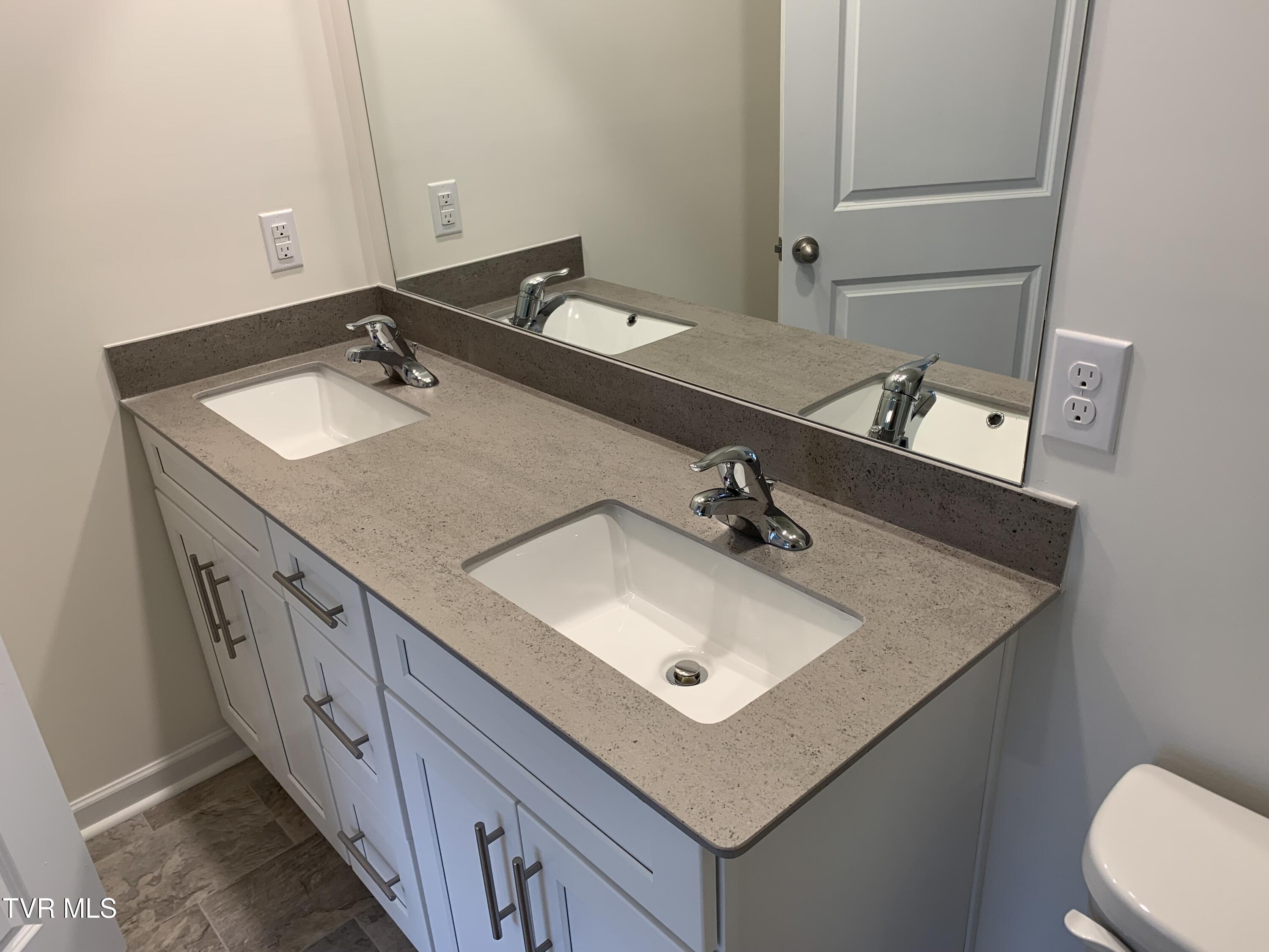 Jonesborough, Tennessee 37659, United States, 3 Bedrooms Bedrooms, ,3 BathroomsBathrooms,Residential,Active,226001