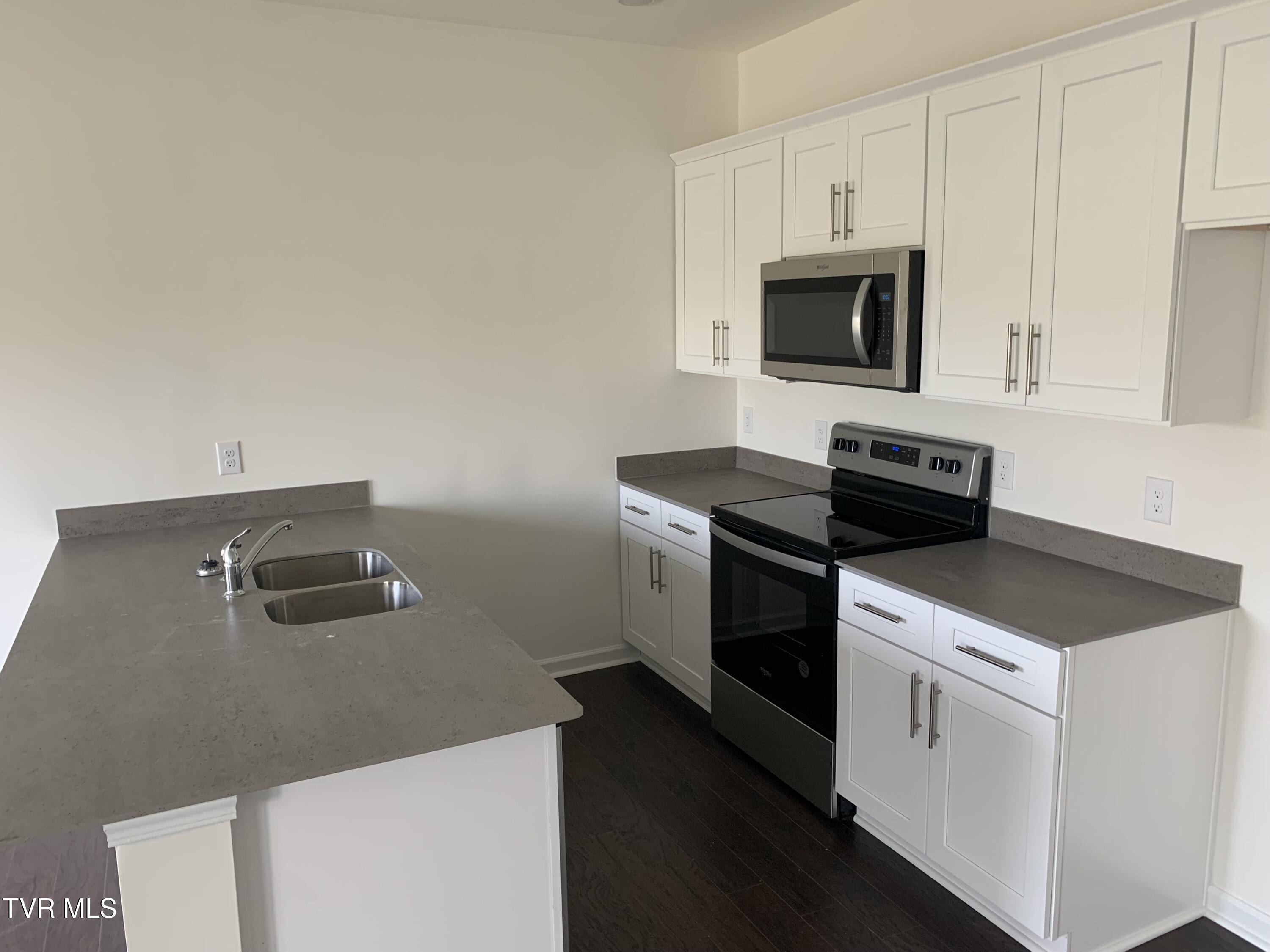 Jonesborough, Tennessee 37659, United States, 3 Bedrooms Bedrooms, ,3 BathroomsBathrooms,Residential,Active,226001