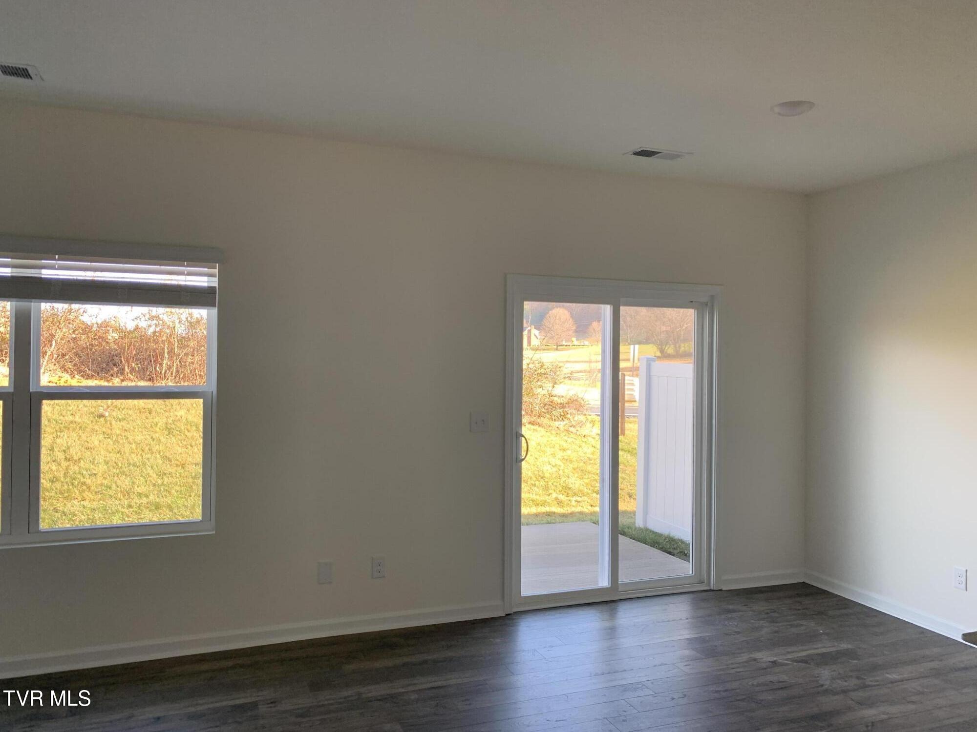 Jonesborough, Tennessee 37659, United States, 3 Bedrooms Bedrooms, ,3 BathroomsBathrooms,Residential,Active,226001