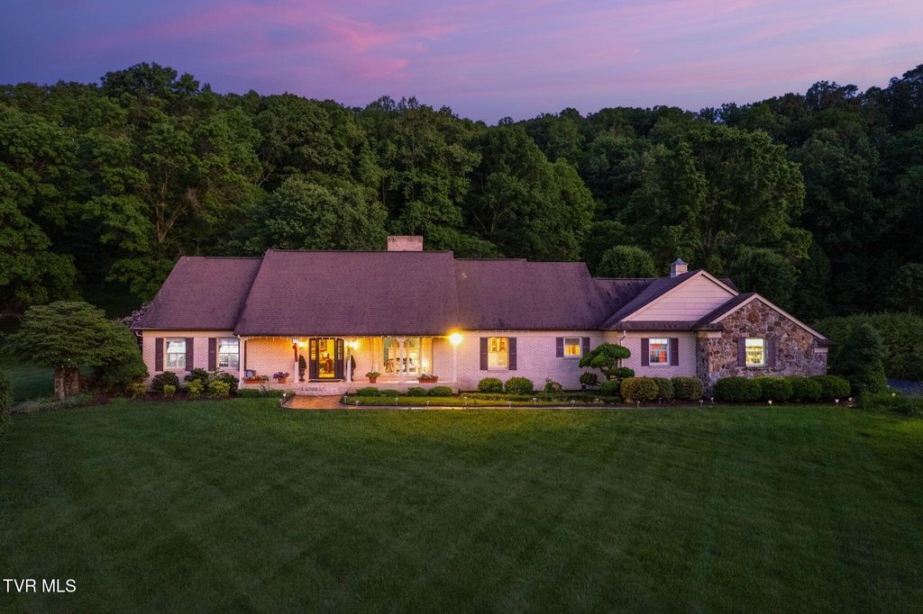 Photo of 160 Fairway Drive, Abingdon, VA 24211 (MLS # 9992967)