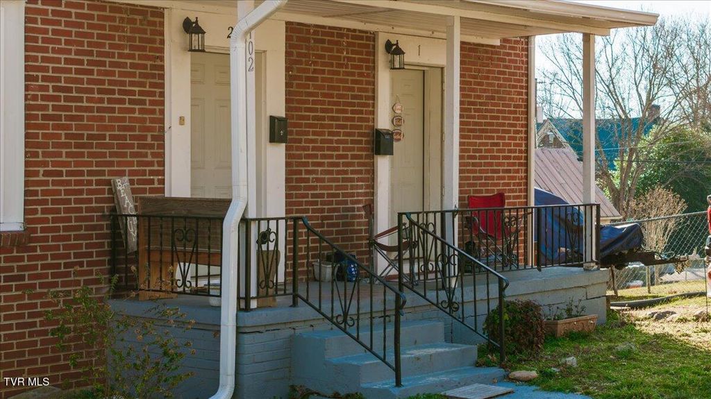 Photo of 102 Highland Avenue, Greeneville, TN 37743 (MLS # 9989890)