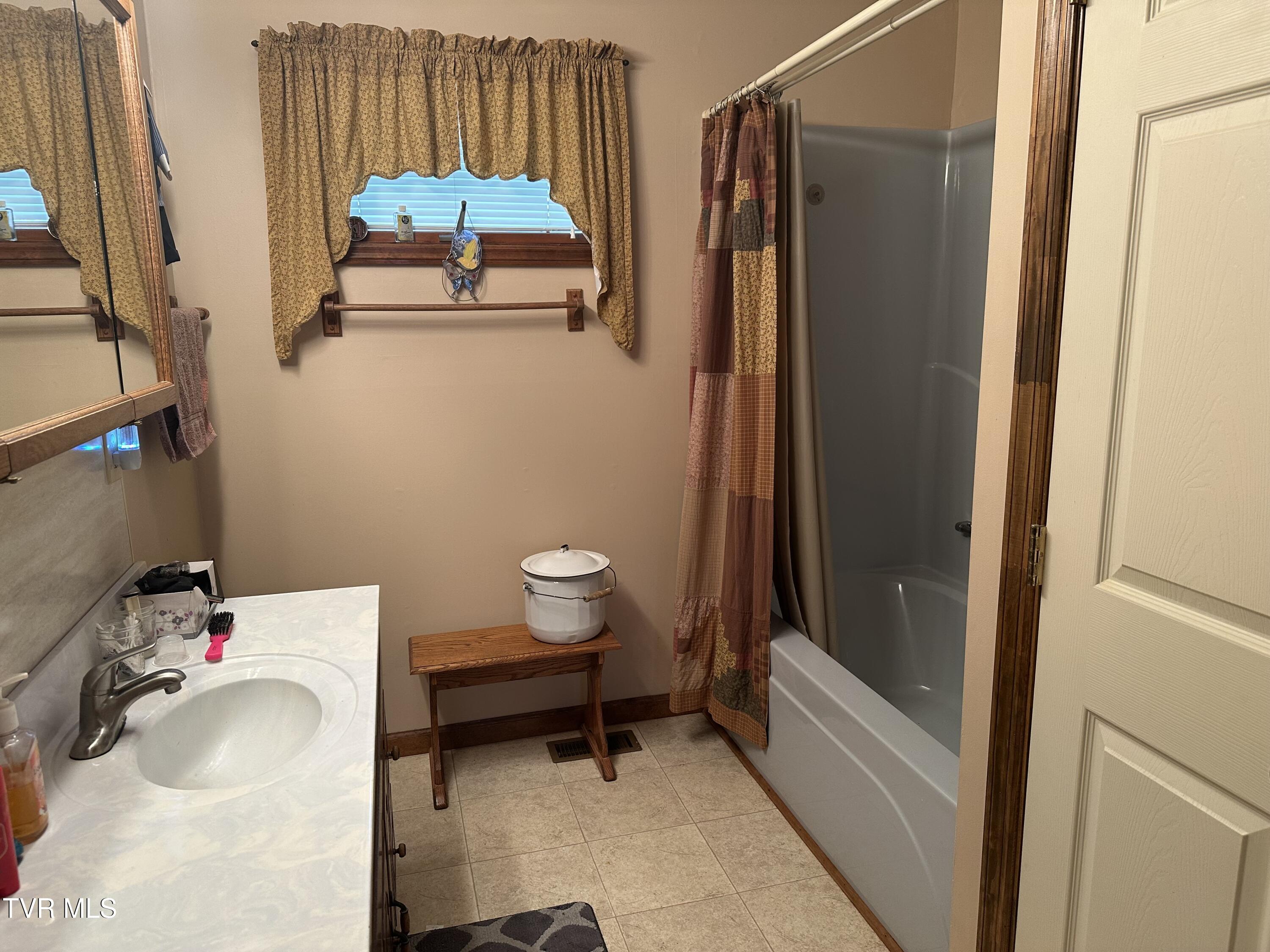 1456 Osbornes Gap Road, Clintwood, Virginia image 15