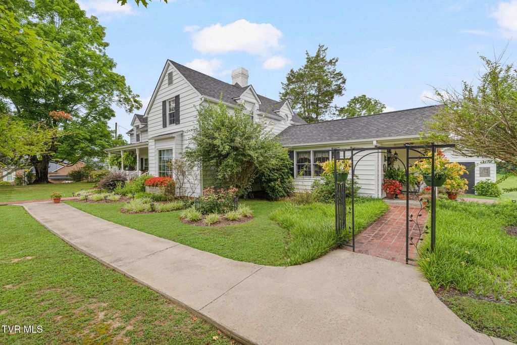 Photo of 594 New Bethel Road, Piney Flats, TN 37686 (MLS # 9998287)