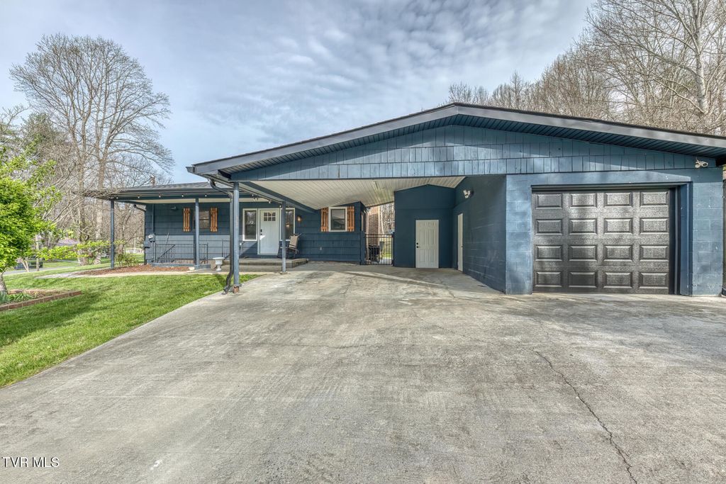 Photo of 837 Parkway Boulevard, Elizabethton, TN 37643 (MLS # 9992913)