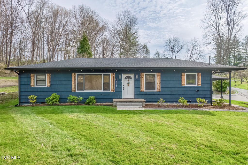 Photo of 837 Parkway Boulevard, Elizabethton, TN 37643 (MLS # 9992913)