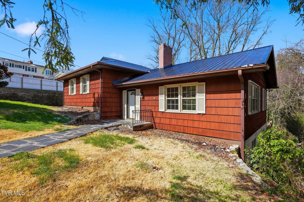 Photo of 103 Sherwood Drive, Elizabethton, TN 37643 (MLS # 9992582)