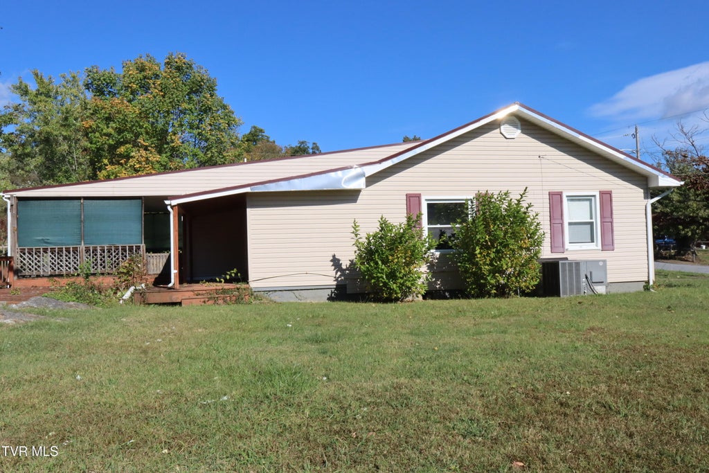 Photo of 1613 Scenic Drive, Elizabethton, TN 37643 (MLS # 10002076)