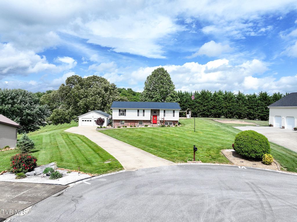 Photo of 122 Earlington Drive, Greeneville, TN 37743 (MLS # 9994782)