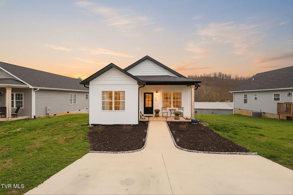 Photo of 1610 Millard Street, Johnson City, TN 37601 (MLS # 9992127)