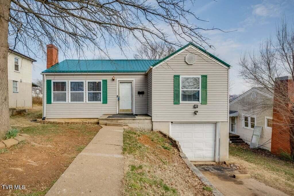 Photo of 529 Fulton Ave Avenue, Kingsport, TN 37660 (MLS # 9990733)