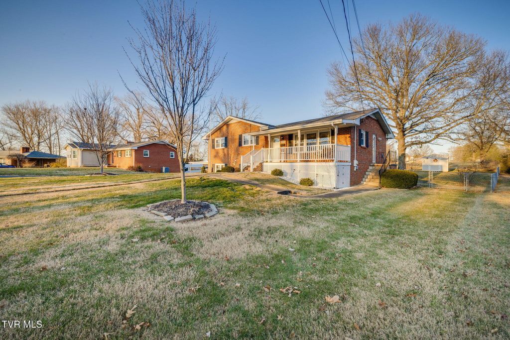 Photo of 2513 Larkspur Drive, Johnson City, TN 37604 (MLS # 9990306)
