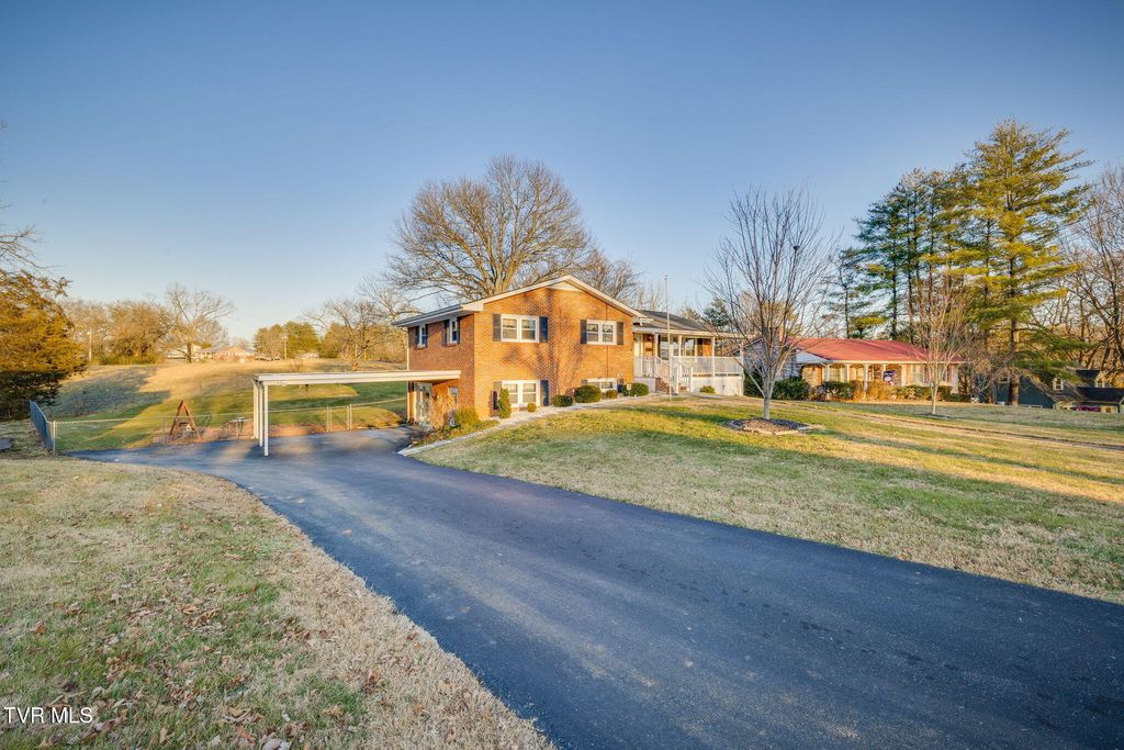 Photo of 2513 Larkspur Drive, Johnson City, TN 37604 (MLS # 9990306)