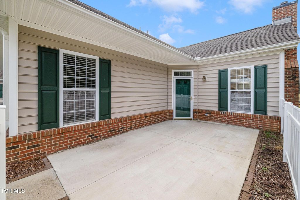 Photo of 184 Avonlea Place #184, Johnson City, TN 37604 (MLS # 9989999)