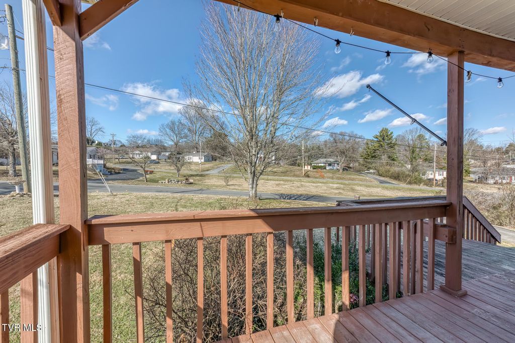 Photo of 209 Crossway Rd Road, Bristol, VA 24201 (MLS # 9990426)