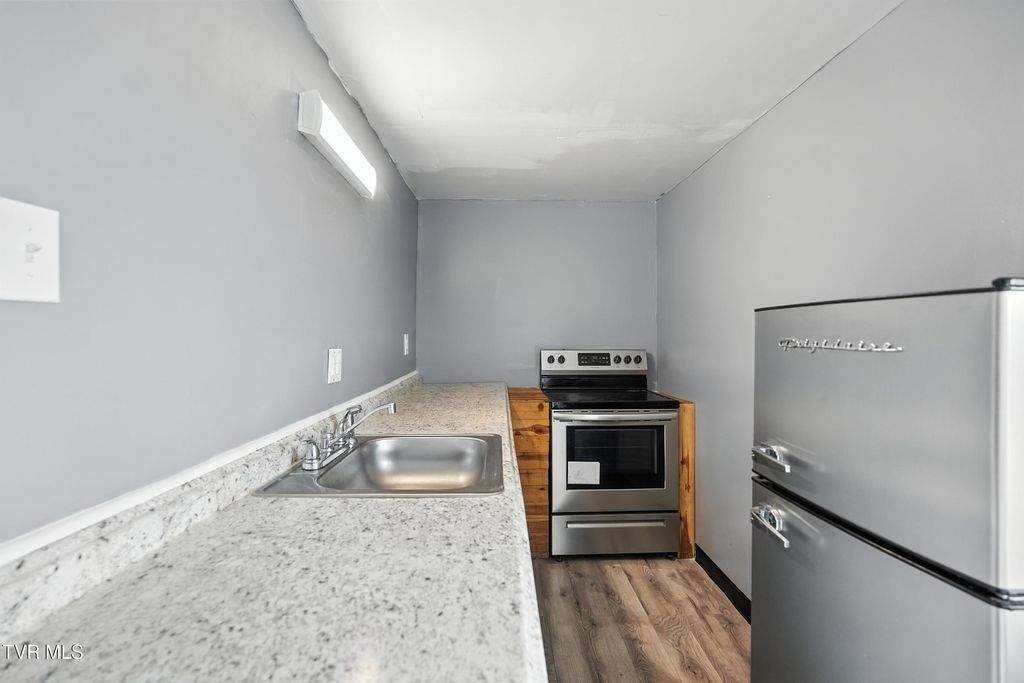 Photo of 2728 Center Street #D, Kingsport, TN 37664 (MLS # 9986928)