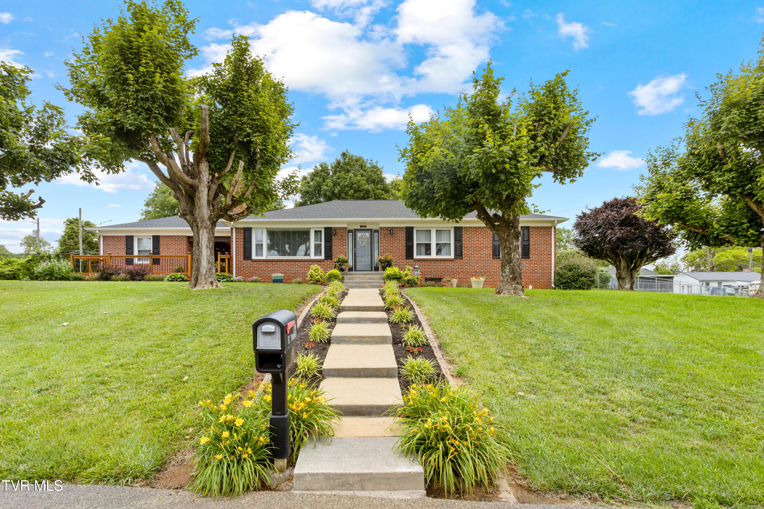 285 Cherokee Road, Bristol, Virginia image 2