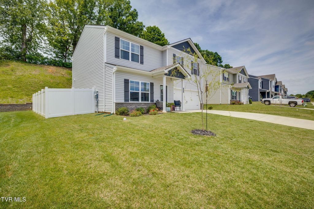 Photo of 1035 Tomahawk Terrace, Johnson City, TN 37604 (MLS # 9996506)