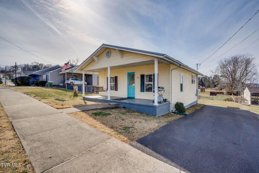 Photo of 409 Roan Street, Elizabethton, TN 37643 (MLS # 9990709)