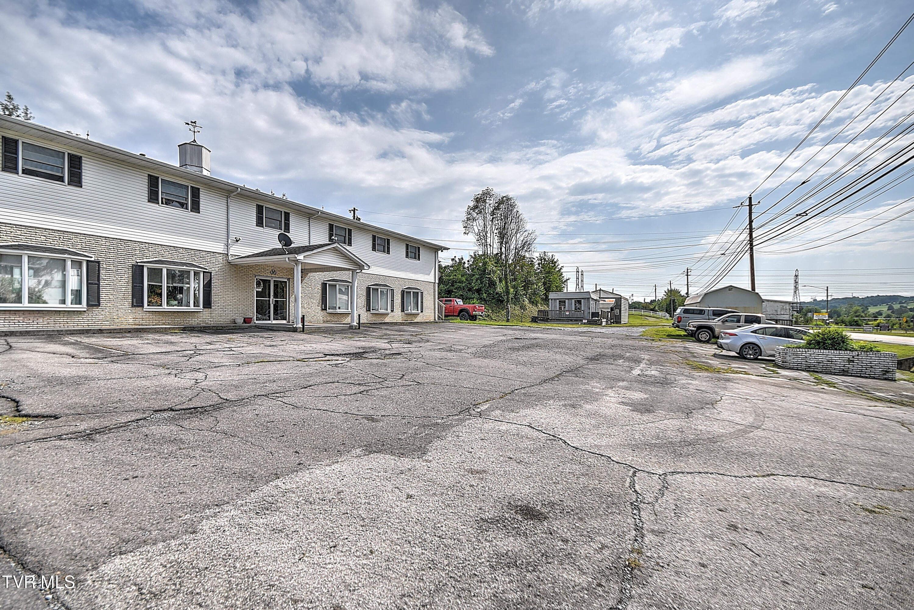 5129 Bluff City Highway