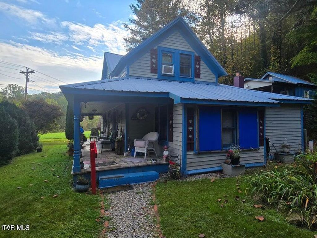 Photo of 123 Mcmahan Gibbs Road, Roan Mountain, TN 37687 (MLS # 9993087)