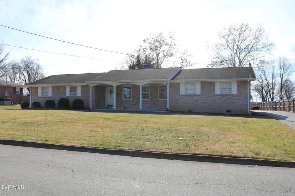 Photo of 208 Brown Avenue, Johnson City, TN 37601 (MLS # 9988861)