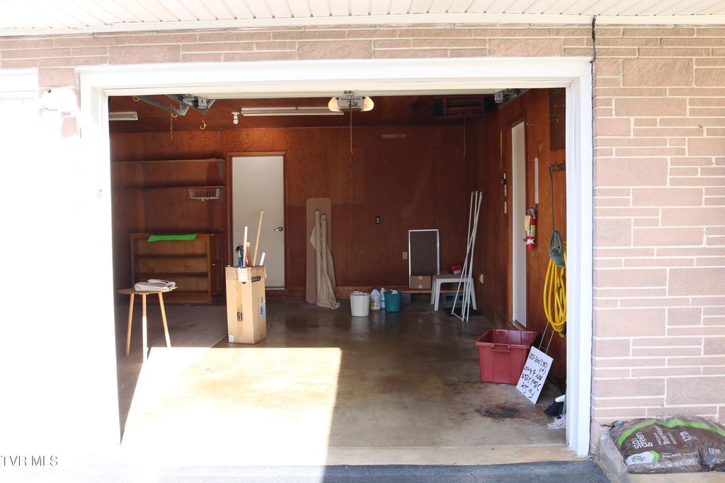 Photo of 208 Brown Avenue, Johnson City, TN 37601 (MLS # 9988861)