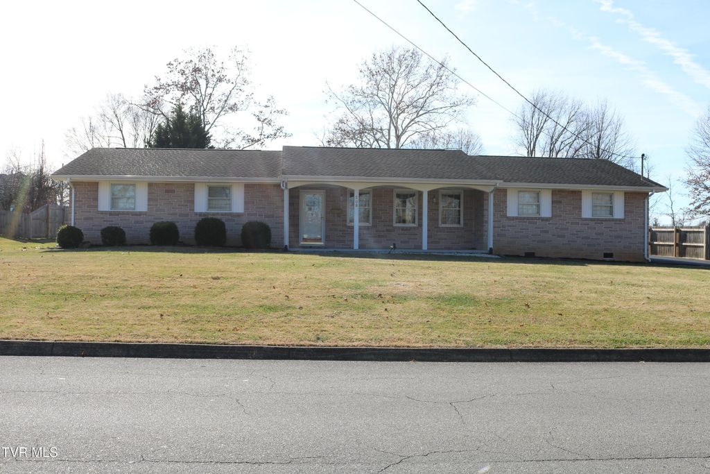 Photo of 208 Brown Avenue, Johnson City, TN 37601 (MLS # 9988861)