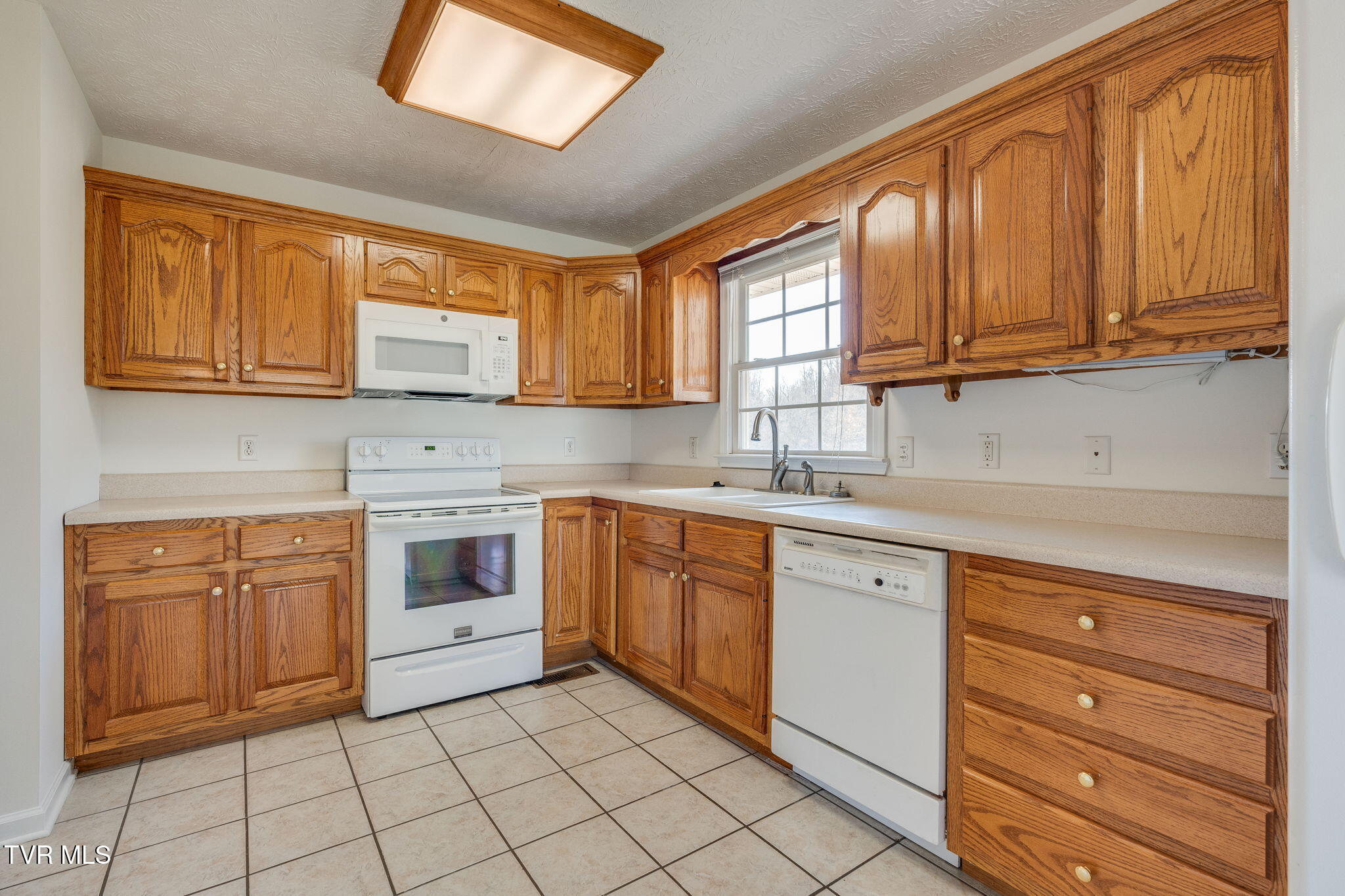 125 Meadow Springs Lane, Mount Carmel, Tennessee image 11