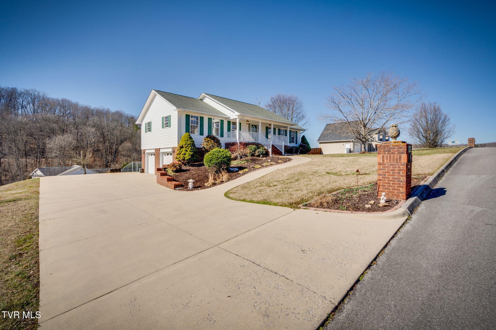 125 Meadow Springs Lane, Mount Carmel, Tennessee image 2