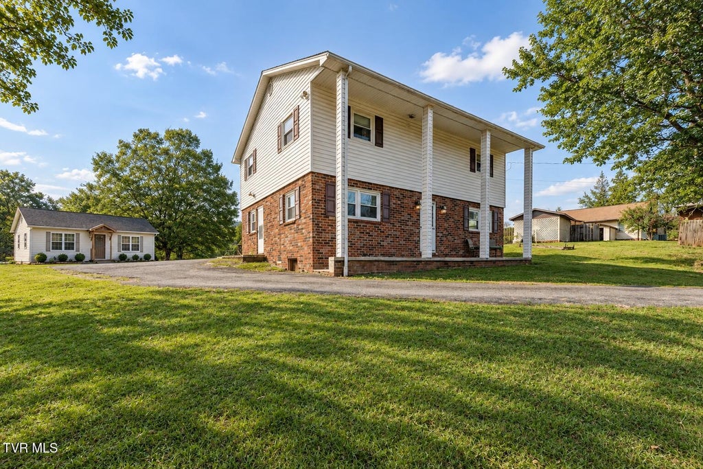 Photo of 809 Ridgecrest Road, Johnson City, TN 37604 (MLS # 10000938)