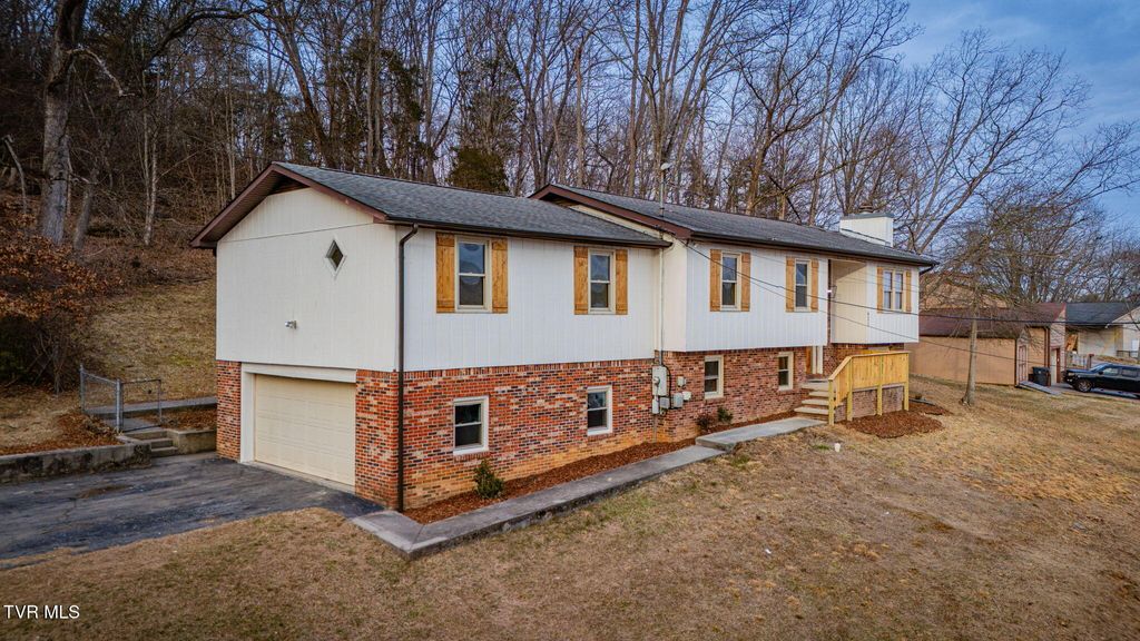Photo of 621 San Antonio Drive, Bristol, TN 37620 (MLS # 9990691)