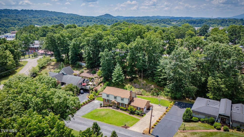 Photo of 2104 Southcote Drive, Kingsport, TN 37660 (MLS # 9983580)