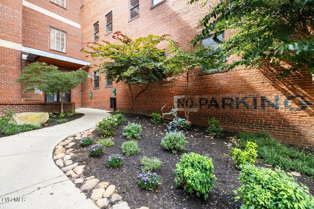 Photo of 116 Tipton Street #Apt 213, Johnson City, TN 37604 (MLS # 9994828)