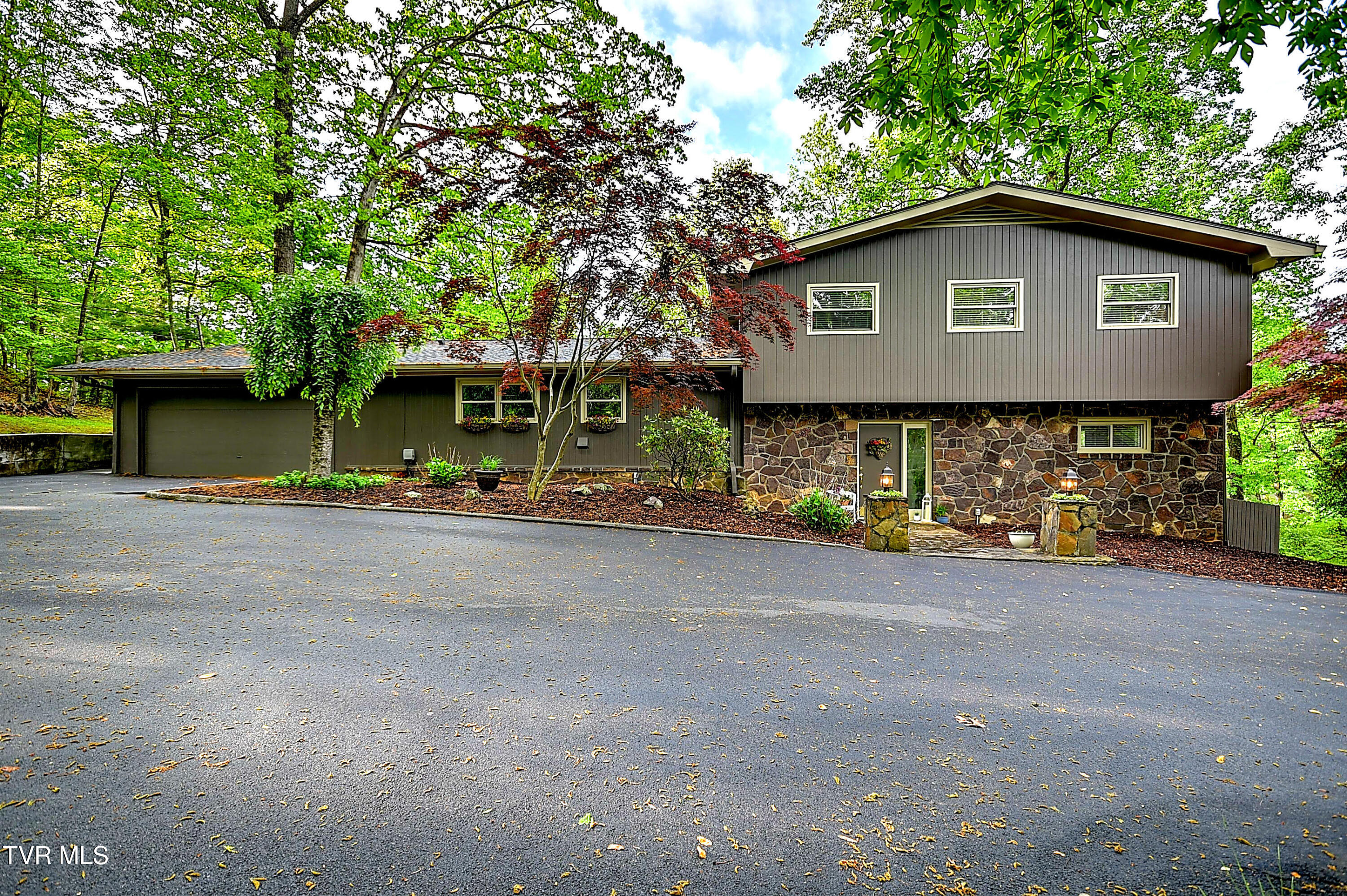 124 Skyline Drive, Bristol, Tennessee image 1