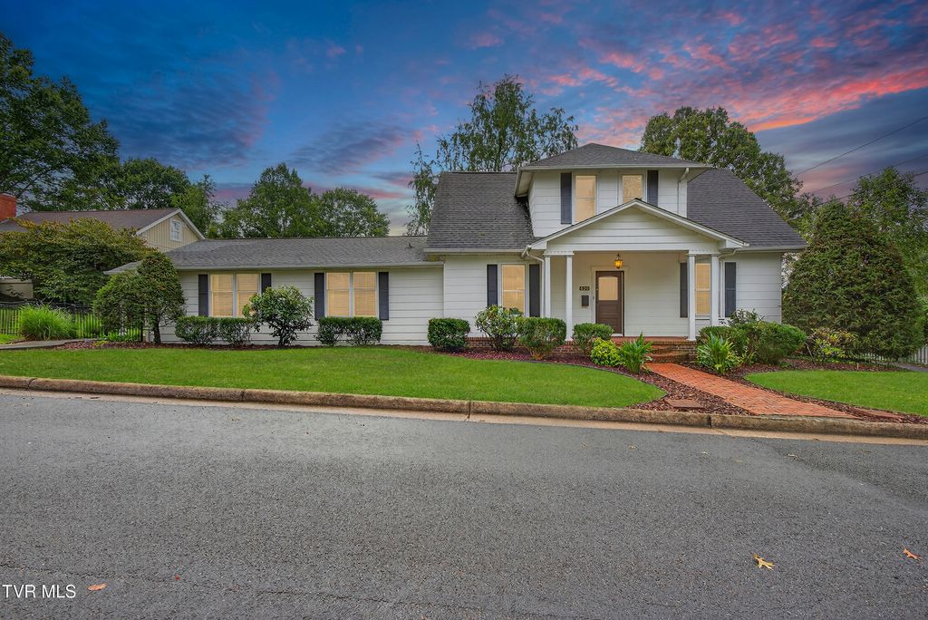 Photo of 620 Arlington Avenue, Bristol, VA 24201 (MLS # 9985382)