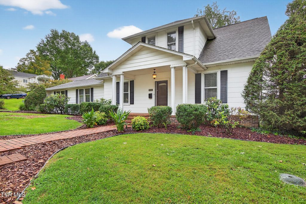 Photo of 620 Arlington Avenue, Bristol, VA 24201 (MLS # 9985382)