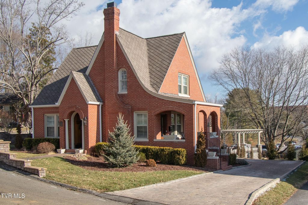 Photo of 224 Mason Place, Abingdon, VA 24210 (MLS # 9989903)