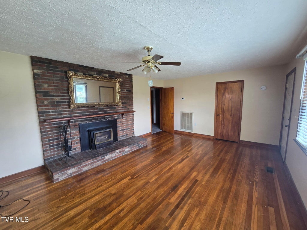 Photo of 587 Holston River Drive, Kingsport, TN 37660 (MLS # 9999918)